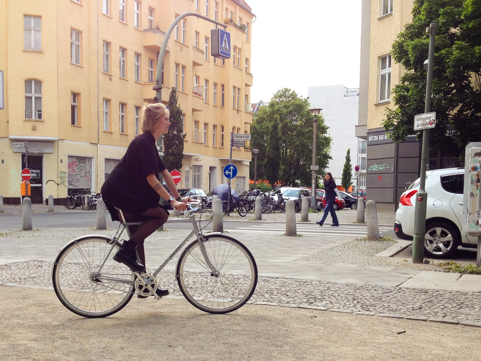 Nina mit ihrem neuen Stadtbike RAKETE Roadstar