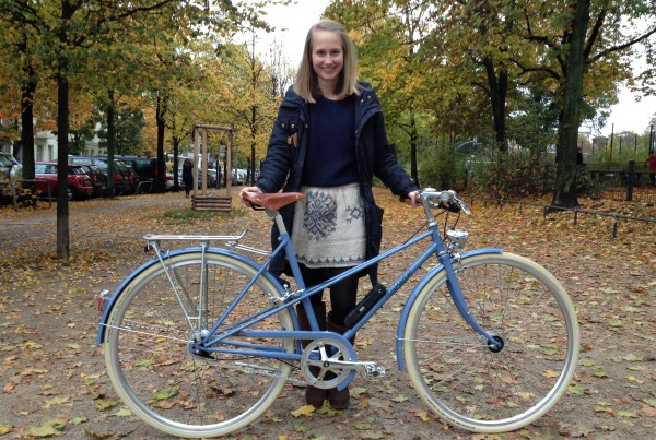 Leonie aus Dresden mit RAKETE Mixte in Taubenblau