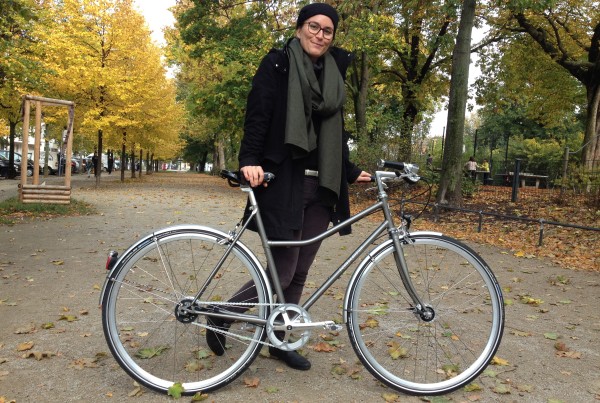 ANNA aus Berlin Mitte mit RAKETE Meral in Anthrazit-metallic